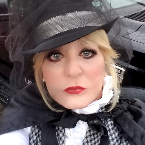 Meet your Posher, C. Ann - Picture 3 of 9